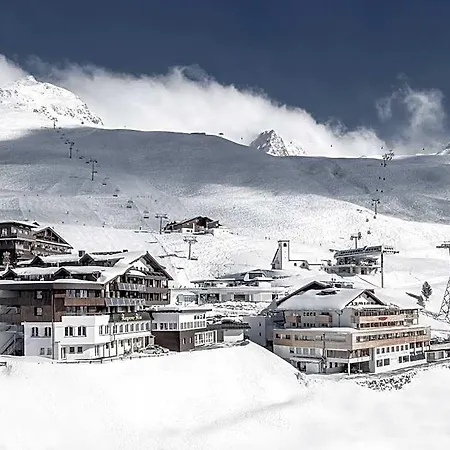 Angerer Alm Hotel 4*